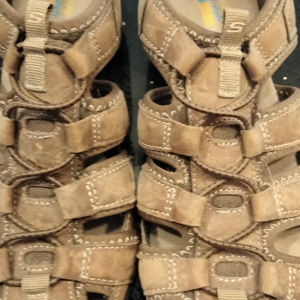 Skechers 81/2 brown